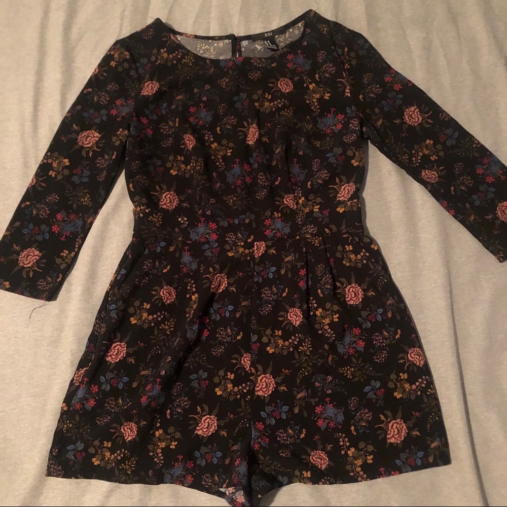 4/$20❗️Forever 21 - Floral Romper